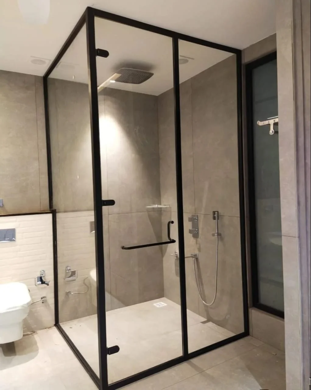 Shower enclosure with Aluminium doors
